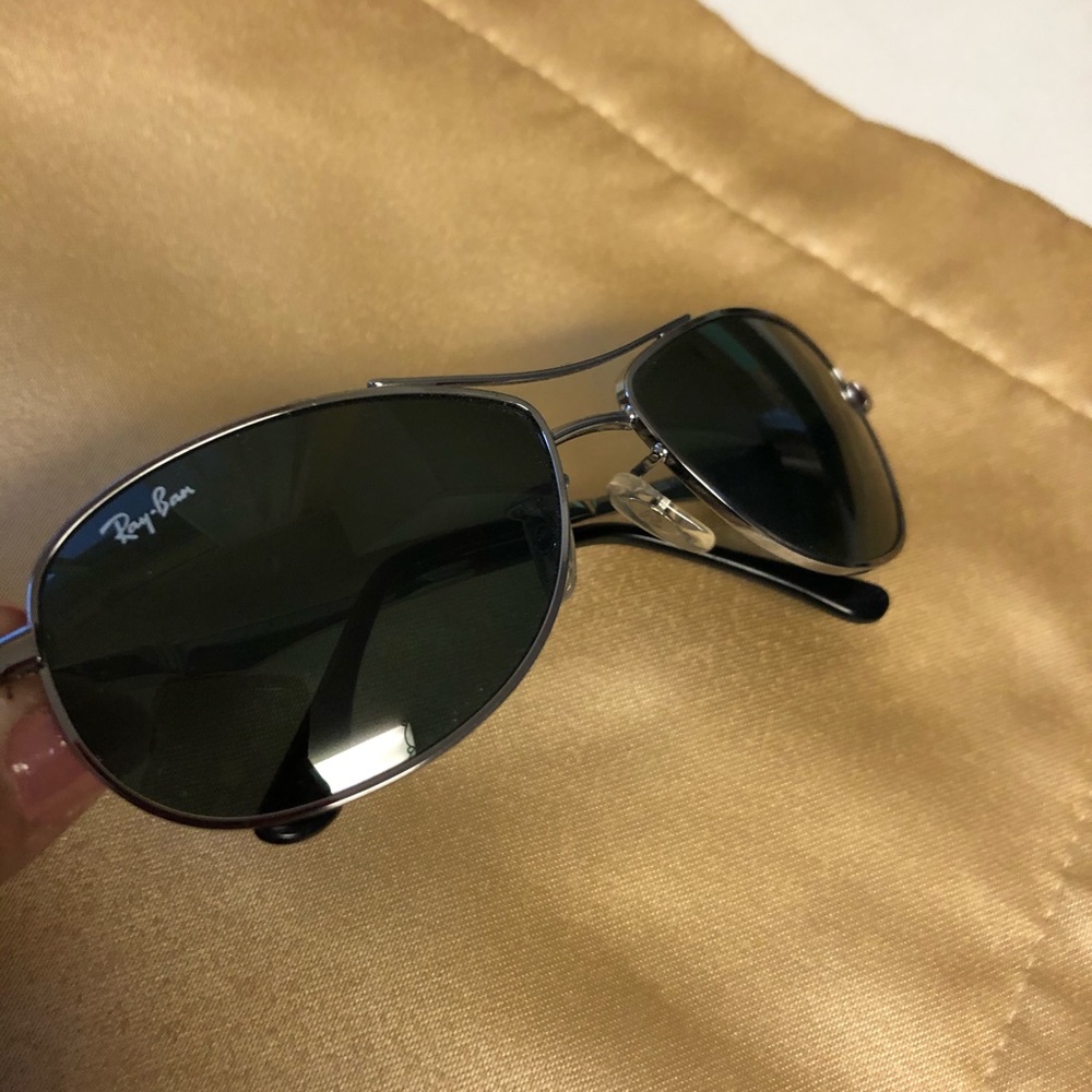 Ray ban sunglasses for ladies.